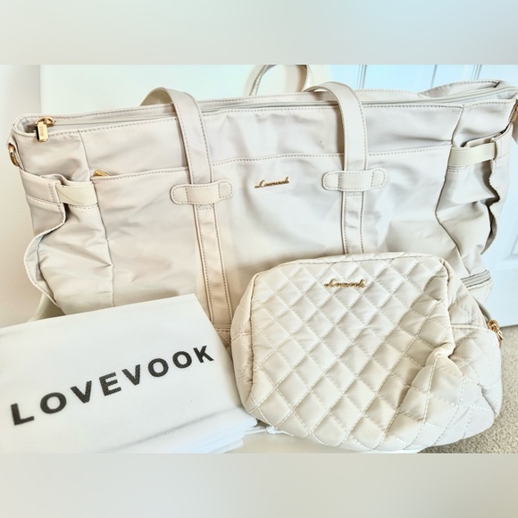 Absolutely Stunning Cream Quilted Lovevook Women's Weekender & Cosmetic Bag Set - Picture 1 of 5